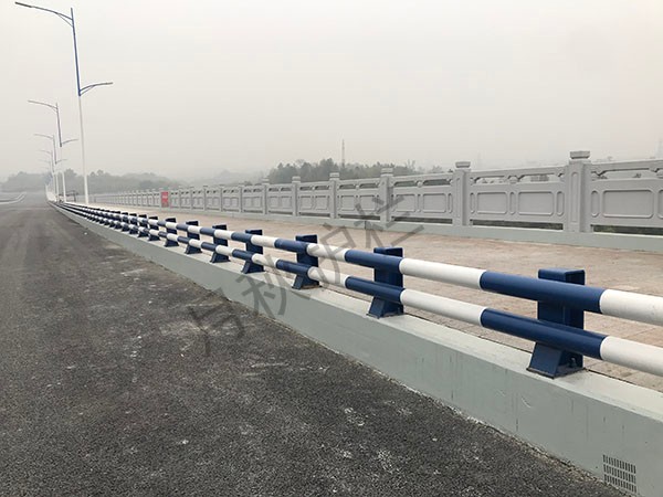 重庆防撞栏杆（石材护栏）观月2号桥实例应用